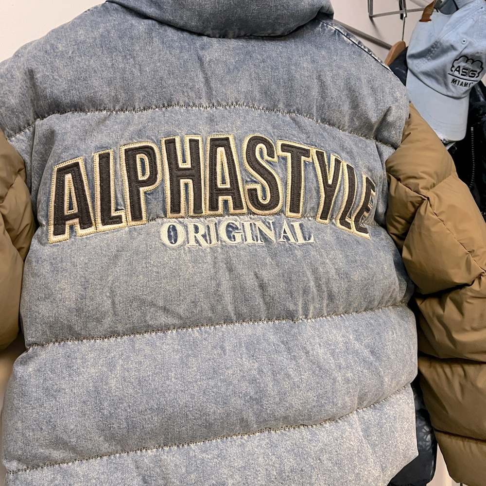 ALPHA STYLE PUFFER JACKET.